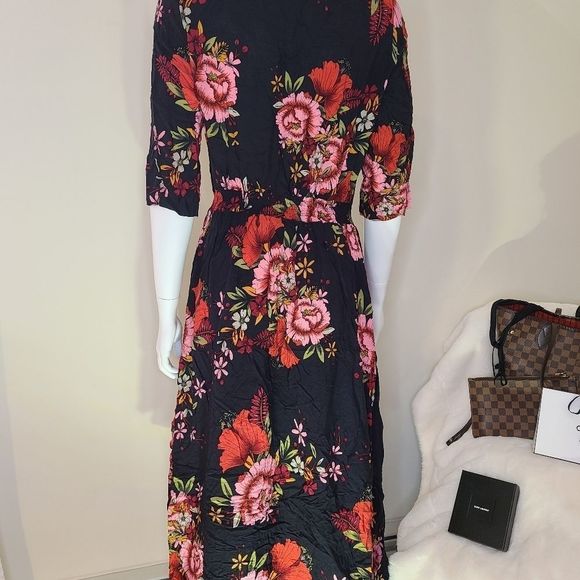 Kormei Dress - Picture 2 of 14